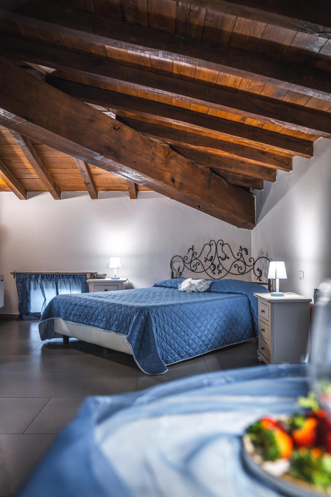Hotel La Tavola Rotonda Cortemaggiore Habitación foto